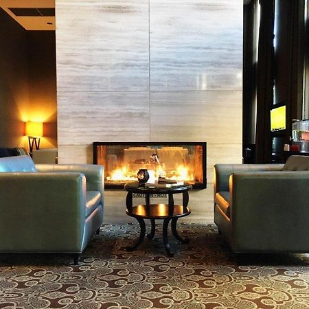 L'Hermitage Hotel Vancouver Exterior photo