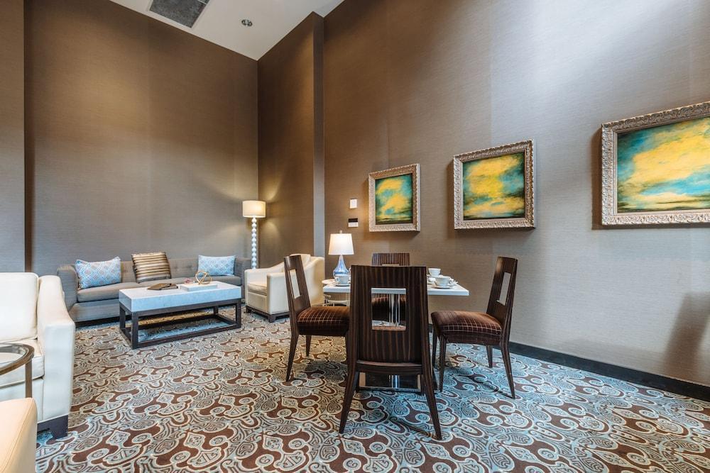 L'Hermitage Hotel Vancouver Exterior photo