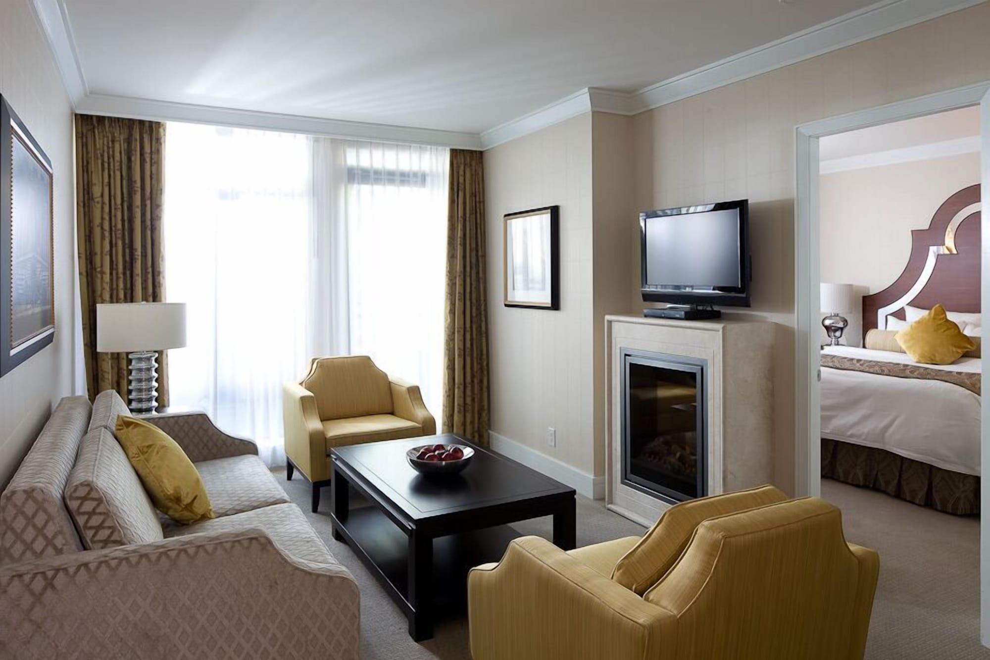 L'Hermitage Hotel Vancouver Exterior photo