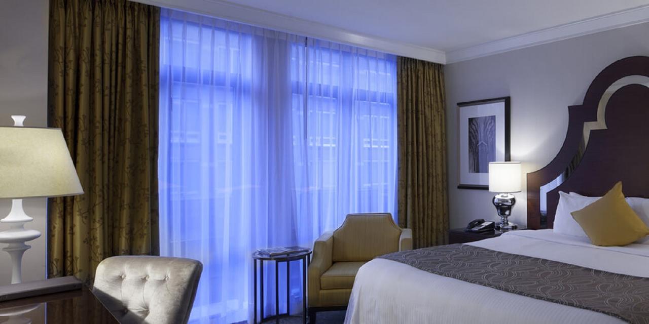 L'Hermitage Hotel Vancouver Exterior photo