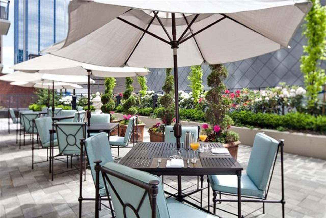 L'Hermitage Hotel Vancouver Exterior photo